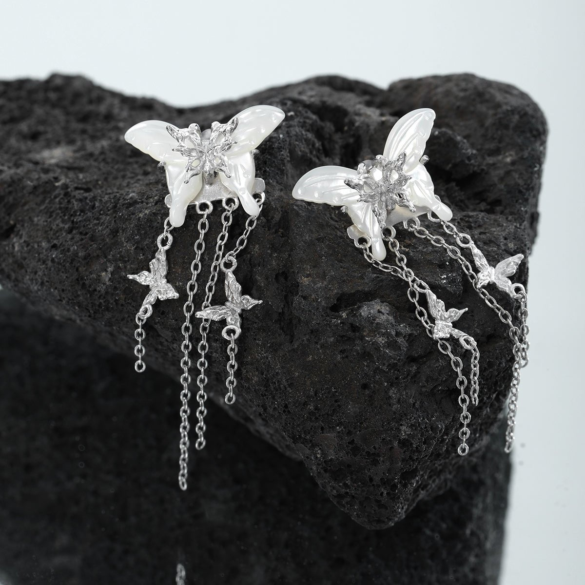 Pendientes colgantes con borlas de mariposa