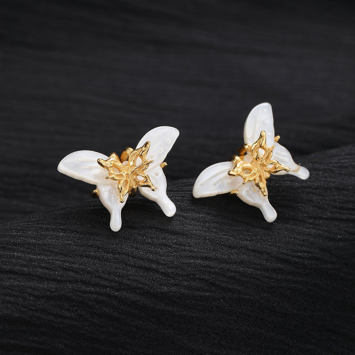 Pendientes colgantes con borlas de mariposa