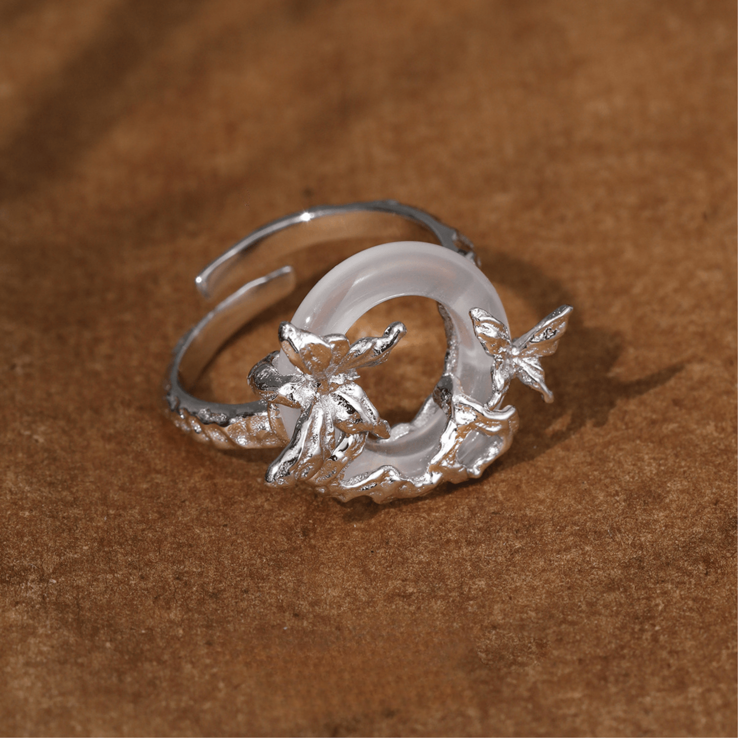 Bague papillon en jade blanc