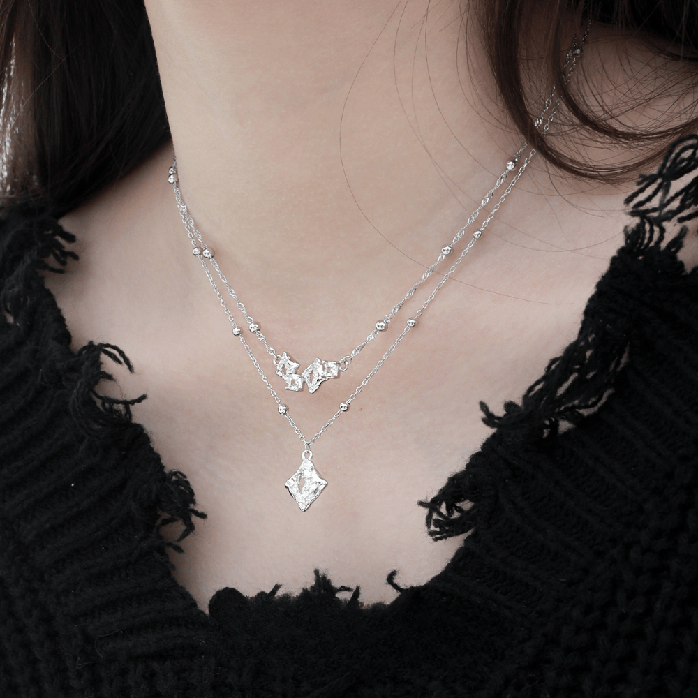 Minimalist Geometric Hollow Square Necklace